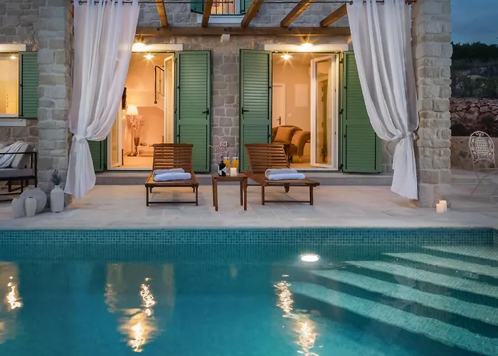 Villa Cavalleria Rusticana With Heated Pool And Vineyard
