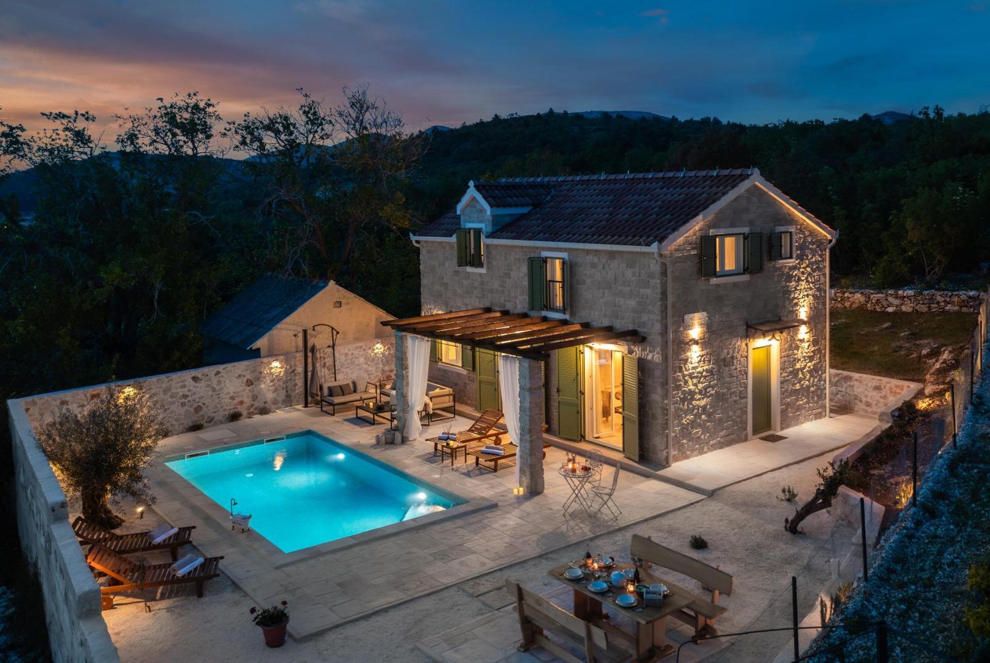 Villa Cavalleria Rusticana With Heated Pool And Vineyard *