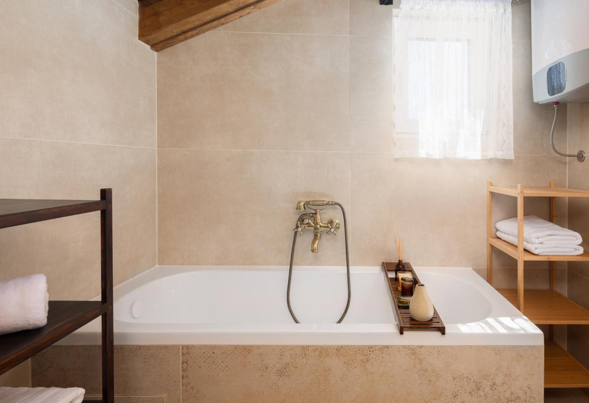 Cavalleria Rusticana With Heated Pool And Vineyard
