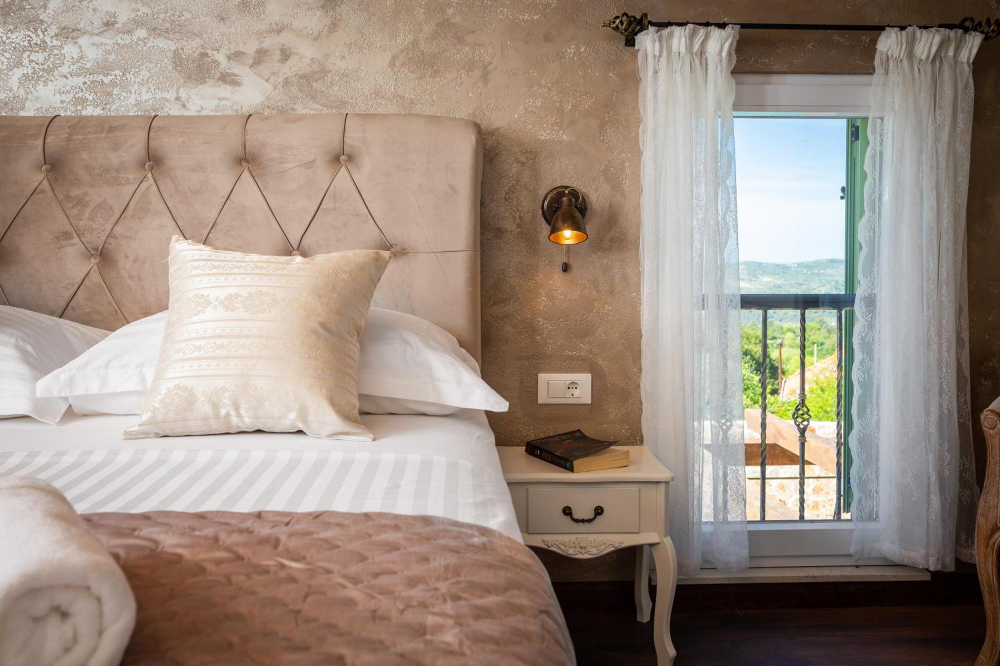 Cavalleria Rusticana With Heated Pool And Vineyard Villa *