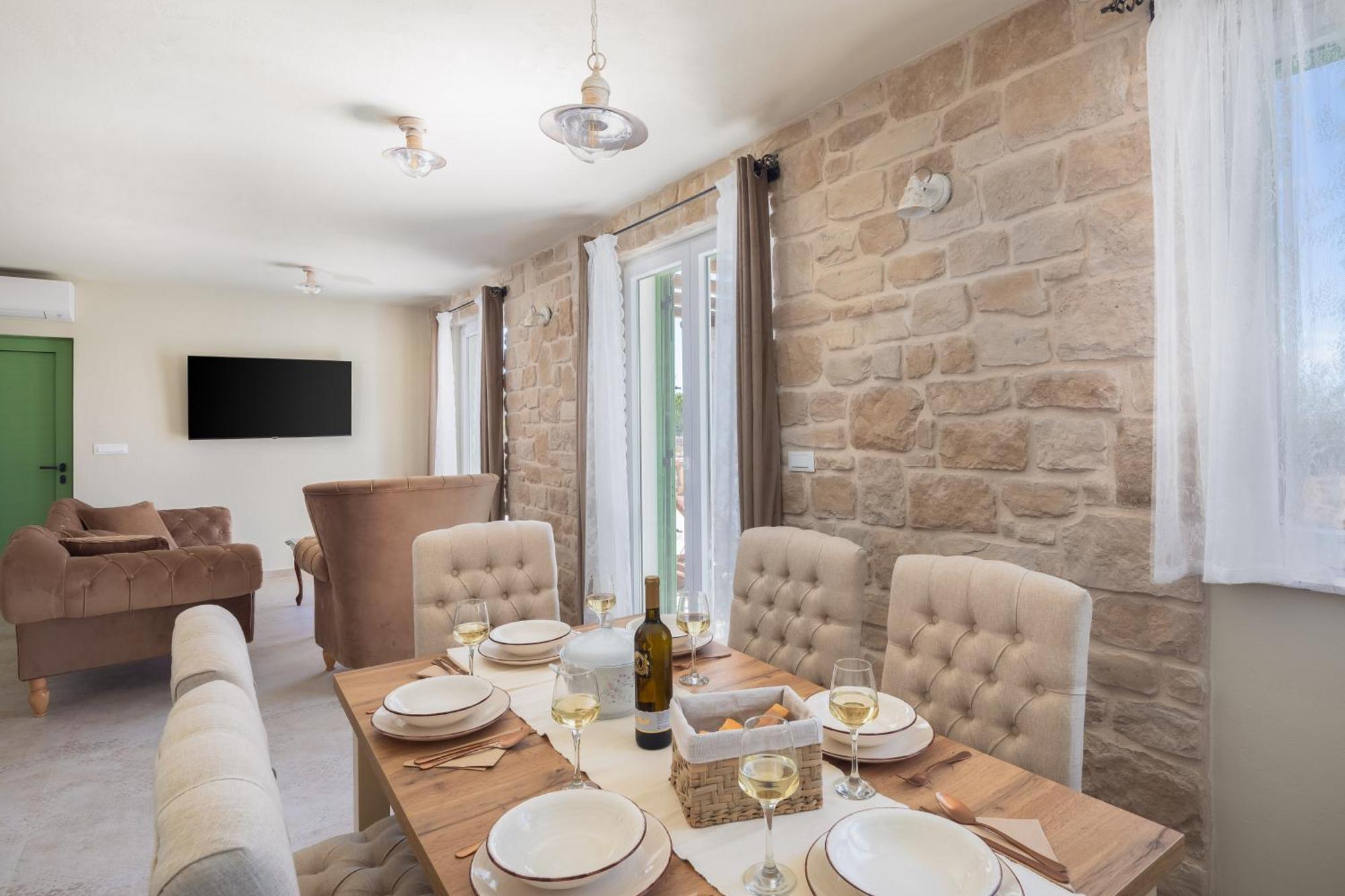 Villa Cavalleria Rusticana With Heated Pool And Vineyard