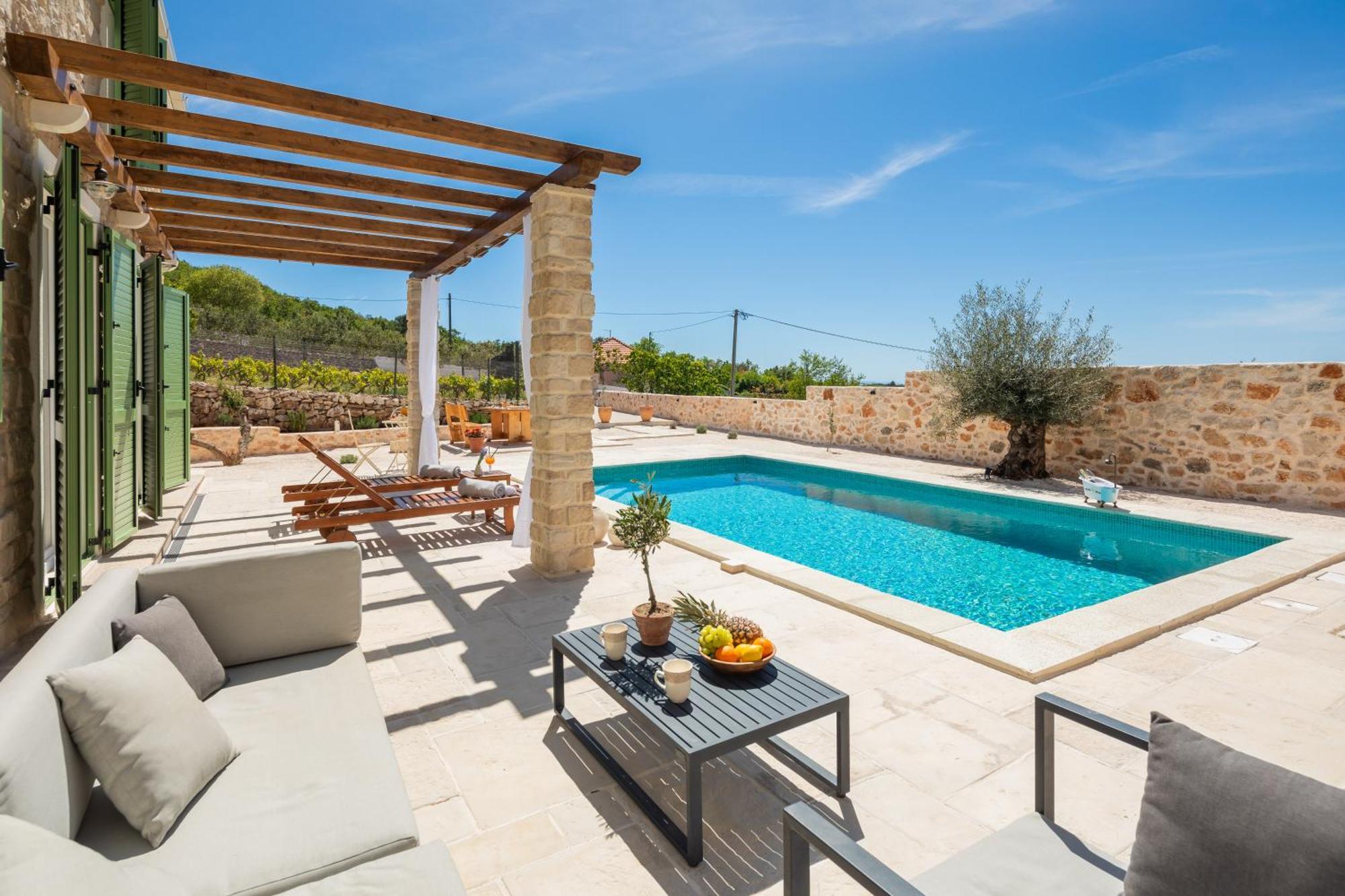Cavalleria Rusticana With Heated Pool And Vineyard Villa