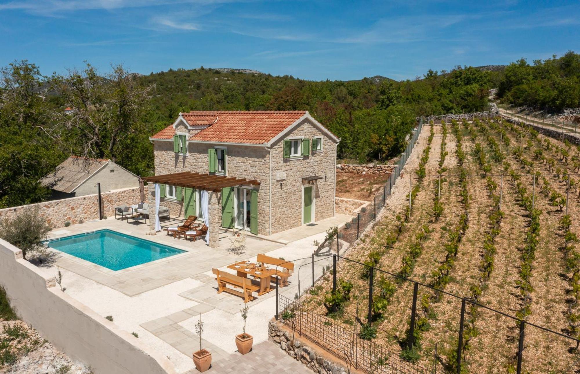 Villa Cavalleria Rusticana With Heated Pool And Vineyard