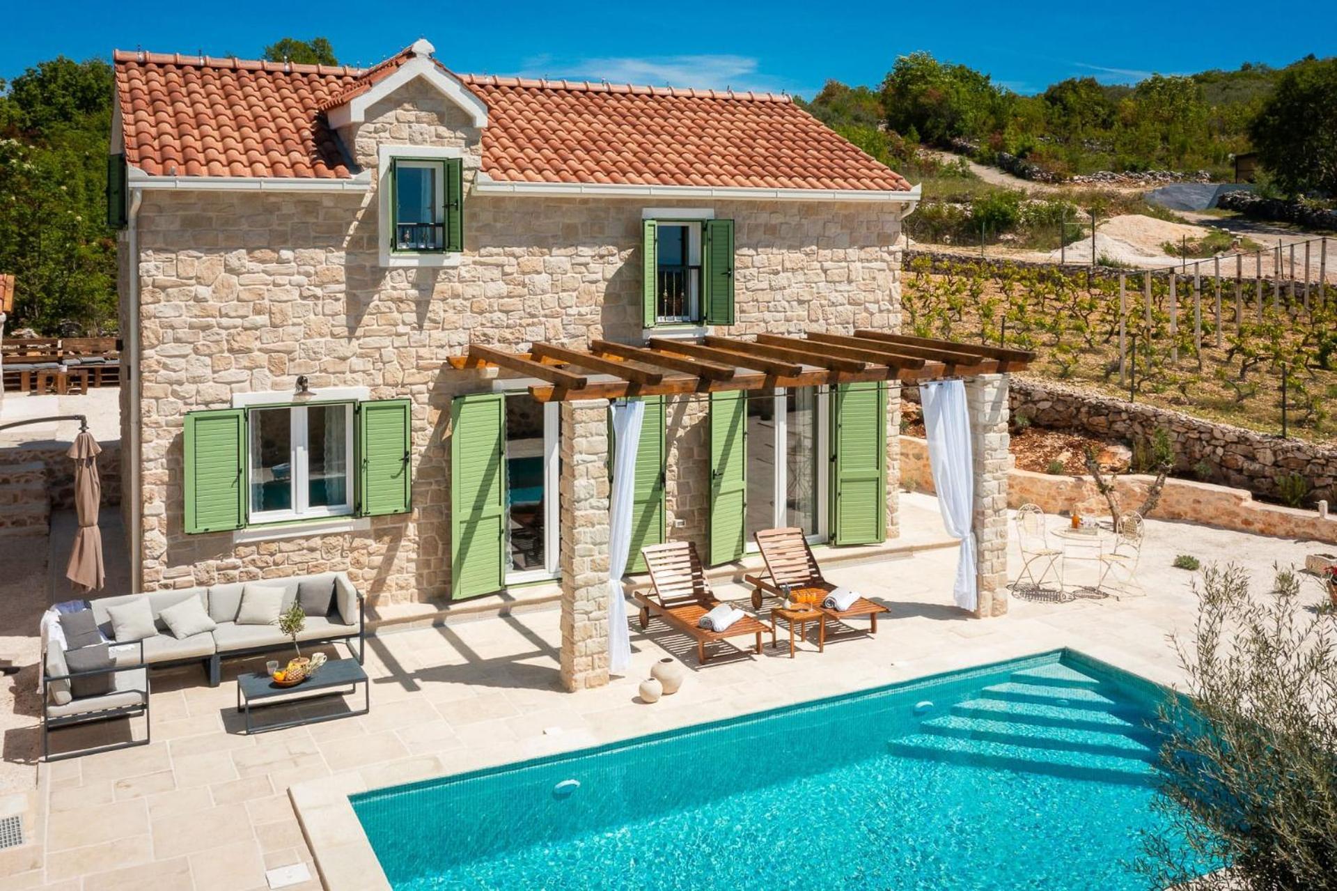 Cavalleria Rusticana With Heated Pool And Vineyard Villa