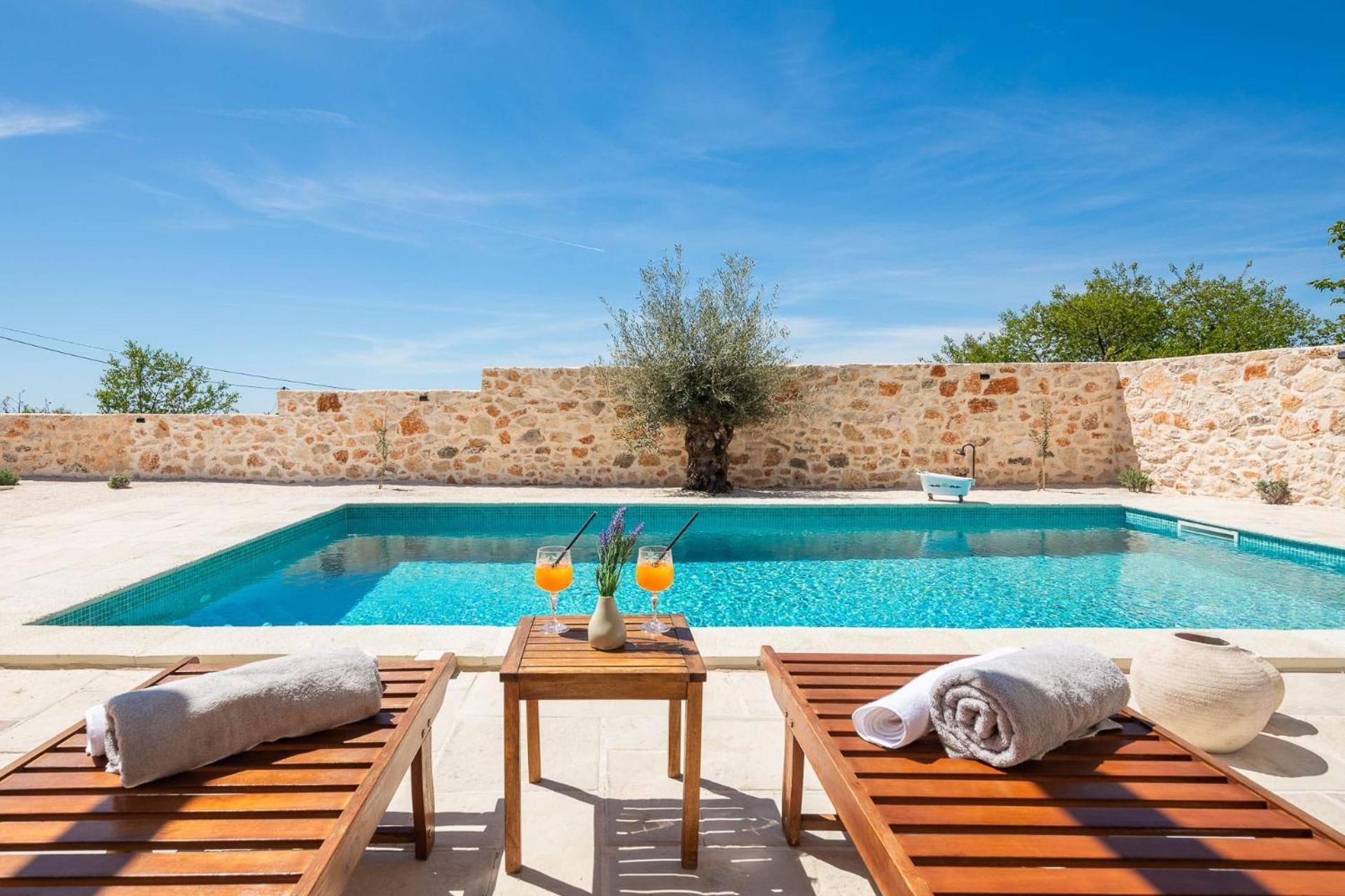 Cavalleria Rusticana With Heated Pool And Vineyard Villa