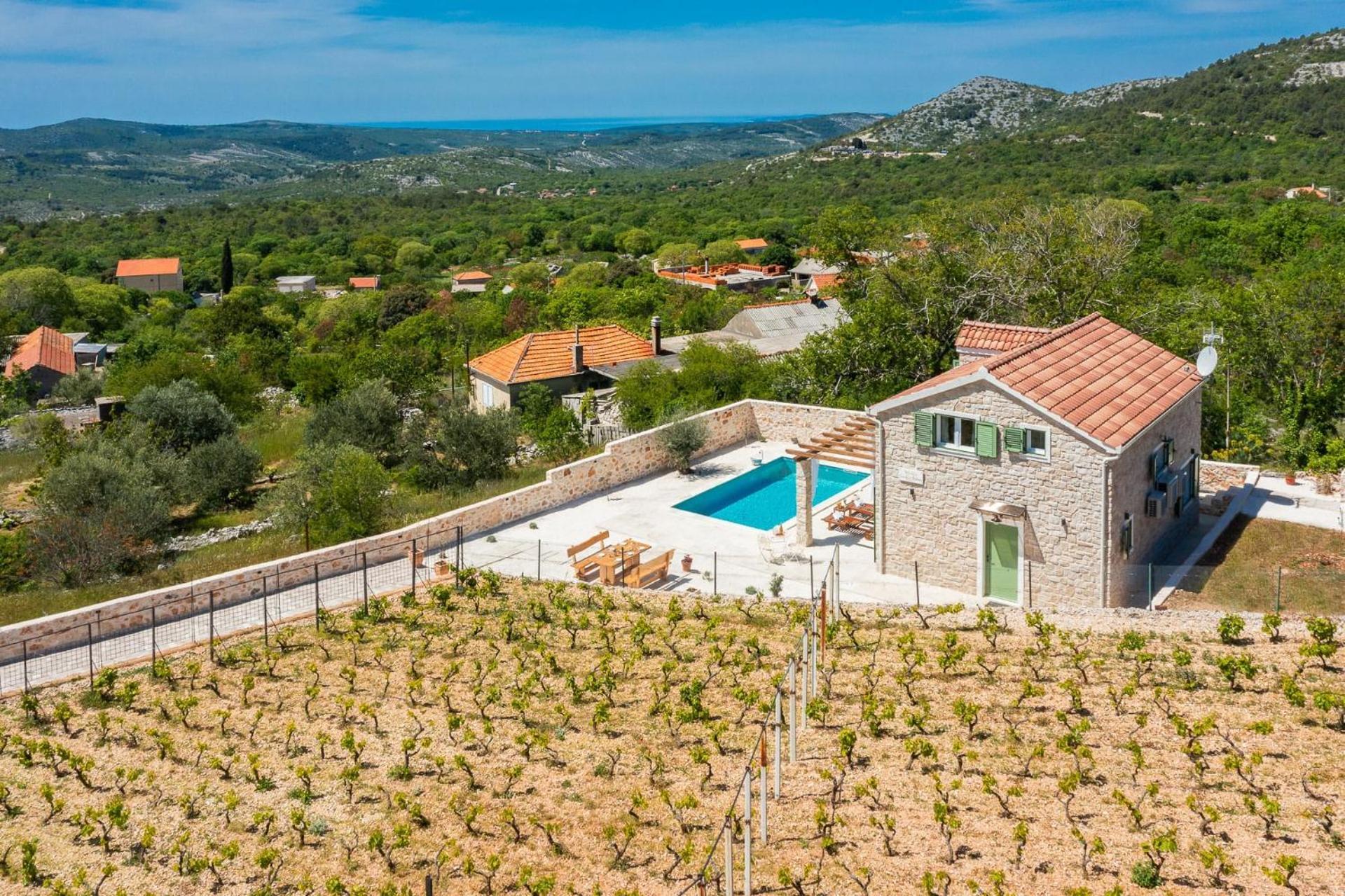 Villa Cavalleria Rusticana With Heated Pool And Vineyard