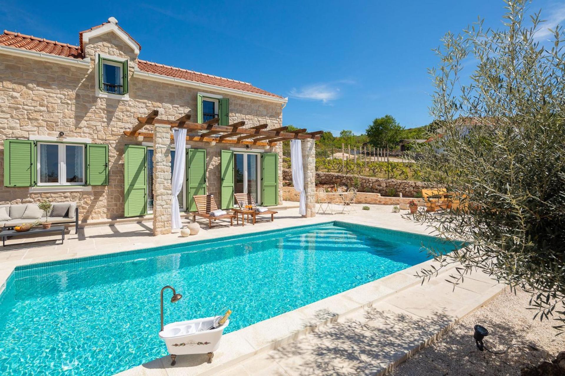 Villa Cavalleria Rusticana With Heated Pool And Vineyard Blizna Donja