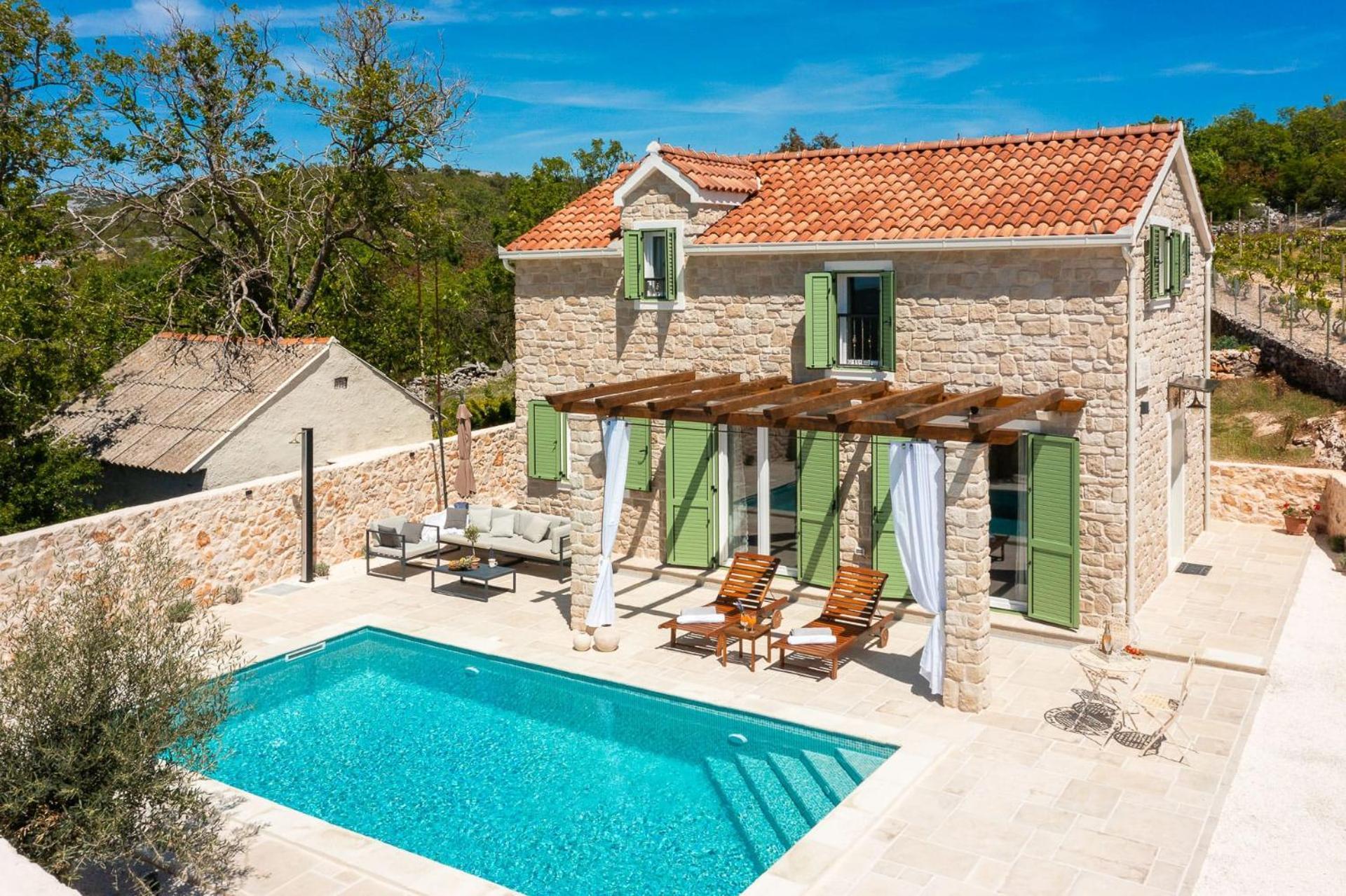 Cavalleria Rusticana With Heated Pool And Vineyard Villa